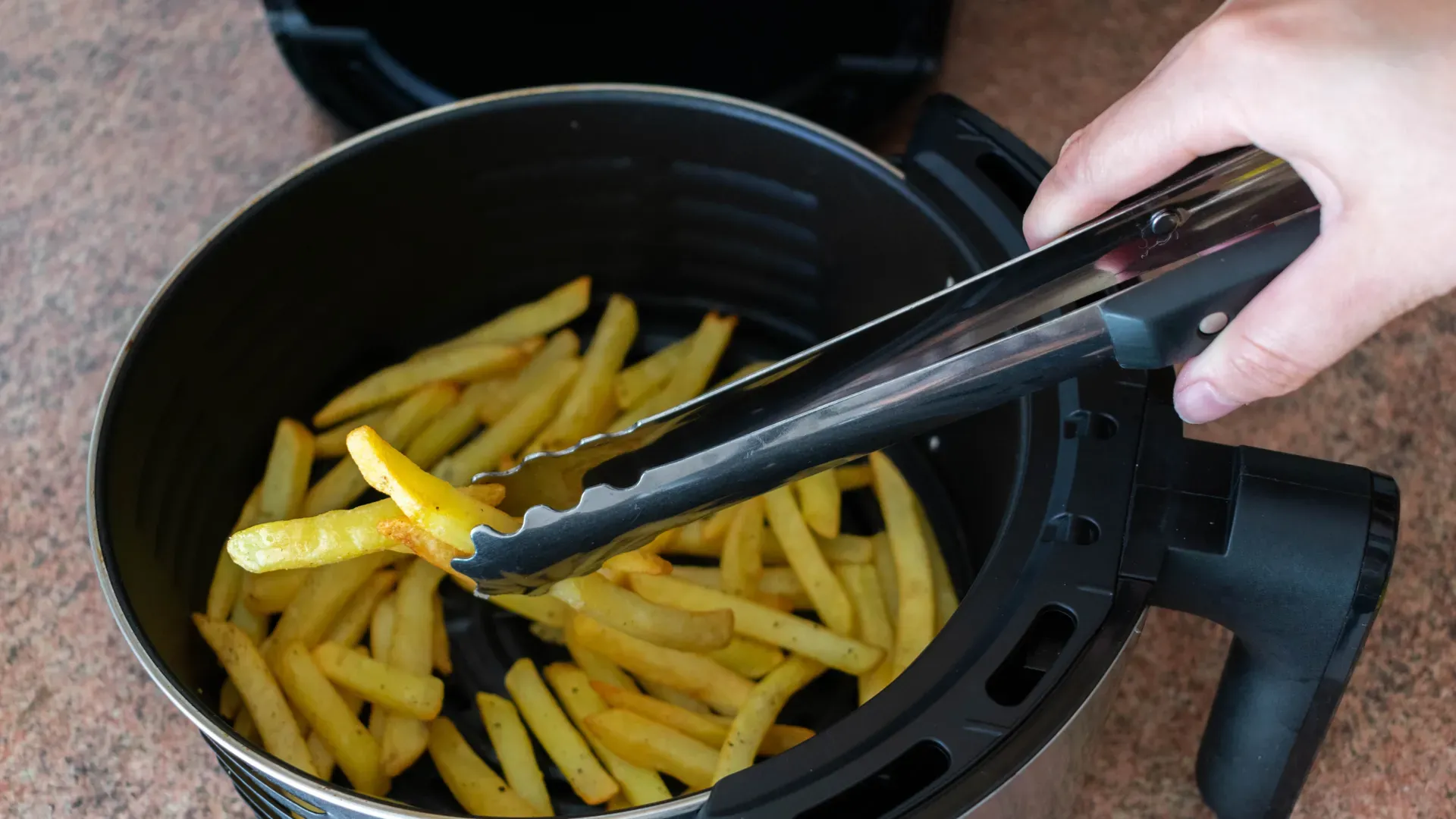 Batata frita na air fryer