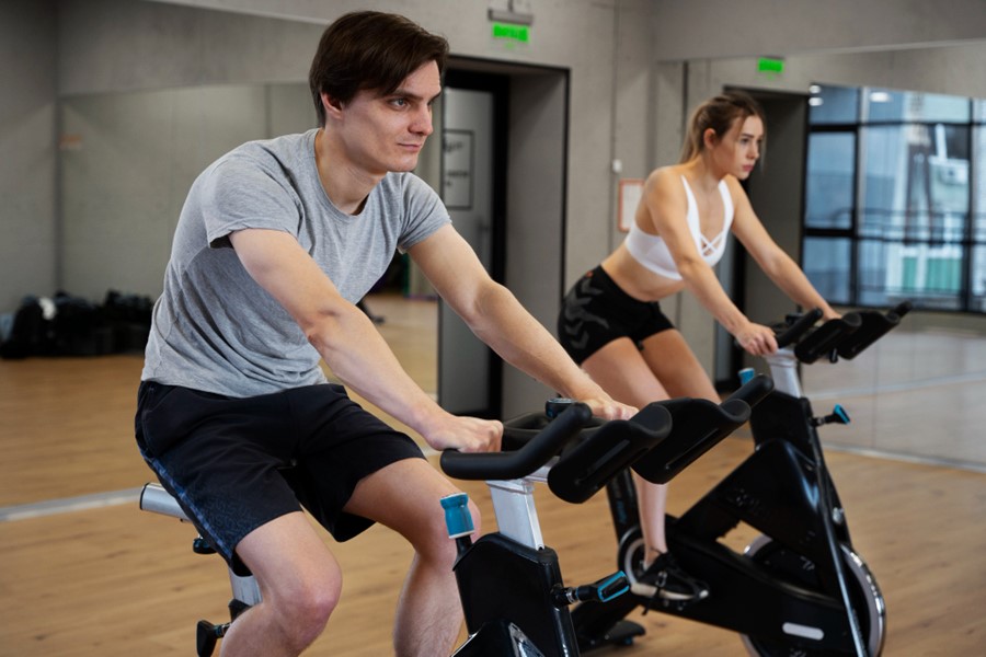 benefícios de ter uma bicicleta ergométrica em casa