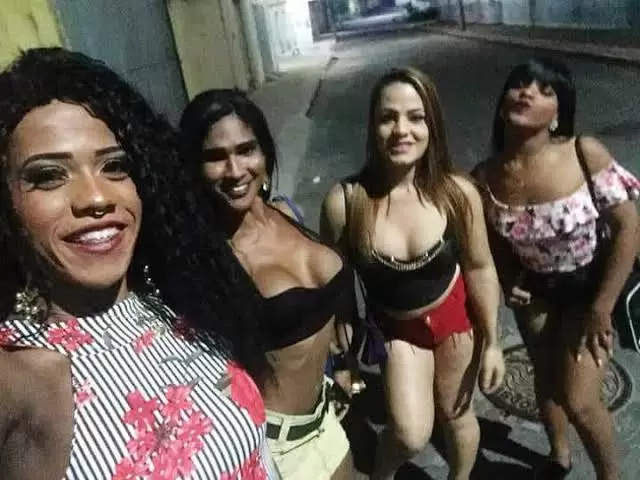 Natasha Caldeirão, Mirele e as demais participantes da pegadinha que gerou o meme "Policial disfarçado"