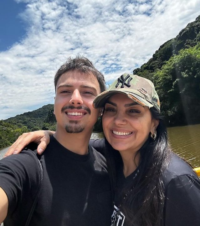  Filho da cantora gospel Eyshila e sobrinho de Silas Malafaia, Lucas Santos, de 23 anos, foi internado em “clínica espiritual” da Lagoinha, onde ficará sem acesso à internet para “se conectar com a fé”.