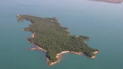 Ilha de 220 mil m² cercada pela água doce da represa de Itumbiara, em Goiás