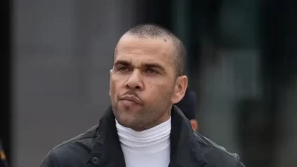 Revista brasileira pagou fiança de Daniel Alves em troca de produzir documentário sobre ex-jogador. afirma canal espanhol