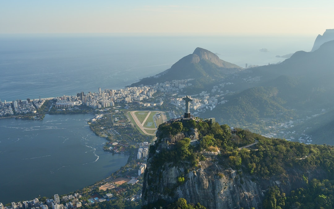 Moradores e turistas avaliam turismo no Rio de Janeiro com nota 10